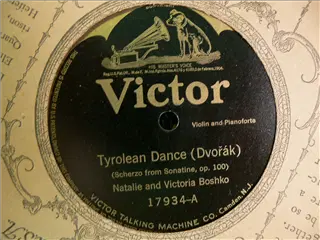 small_victor 17934 a.webp